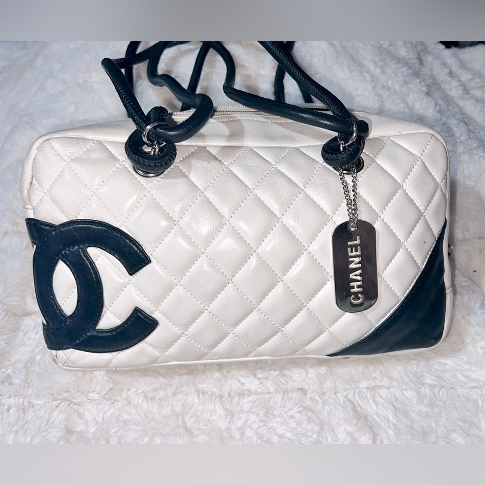CHANEL
WHITE CALFSKIN CAMBON LIGNE BOWLER BAG